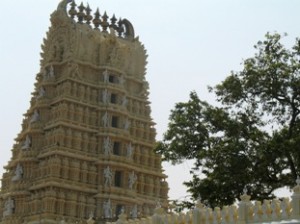Gopuram-de-Sri-Chamunderswari