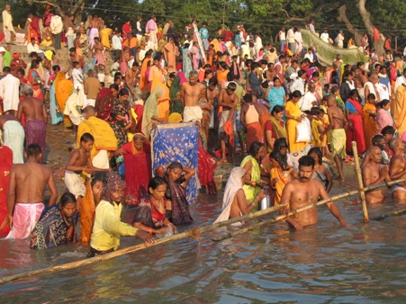 bain_dans_Gange_a_Sonepur_Mela
