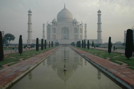 Taj_Mahal_dans_la_brume_matinale