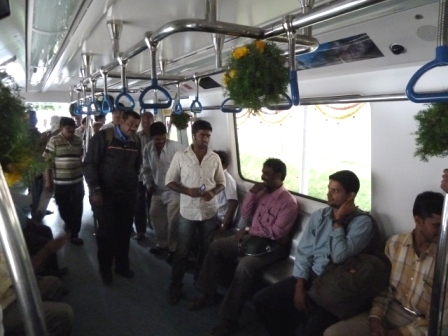 Interieur_rame_de_metro_Bangalore