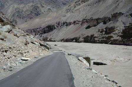 Route_sous_les_eaux_inondations_Ladakh