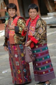 Femmes_portant_l_habit_traditionnel_la_kira_Bhoutan