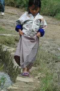 Fillette_a_la_campagne_Bhoutan